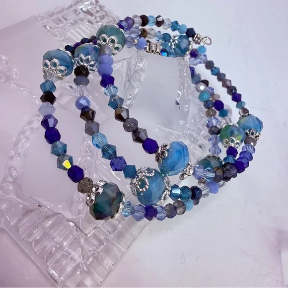 Shades of blue glass and crystal memory wire bracelet - Picture 3 of 5